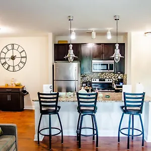  Apartment Serene Uptown 2br And 2ba