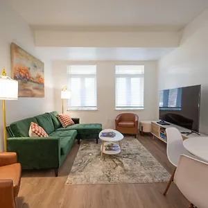  Apartment Regal Living